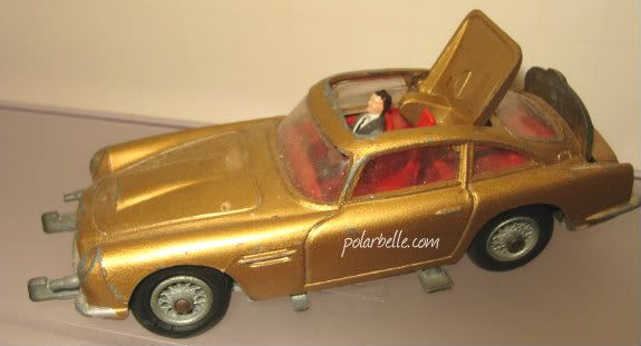 Polarbelle Bond Aston Martin