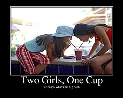 [Bild: Two_Girls_One_Cup.jpg]
