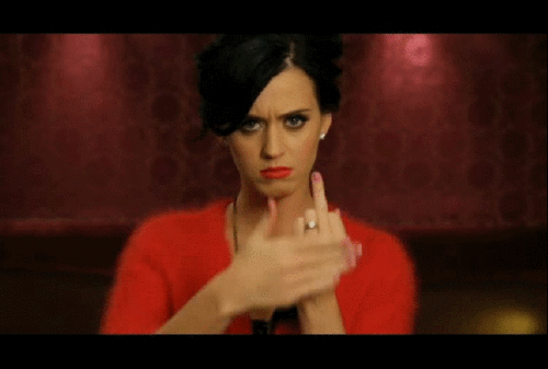 Finger-up-katy-perry-19924256-500-337_zp