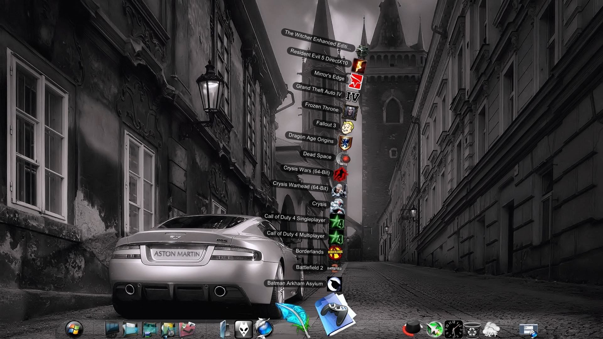 Here is mine I finally got my desktop how I wanted it. Clean & Simple =)