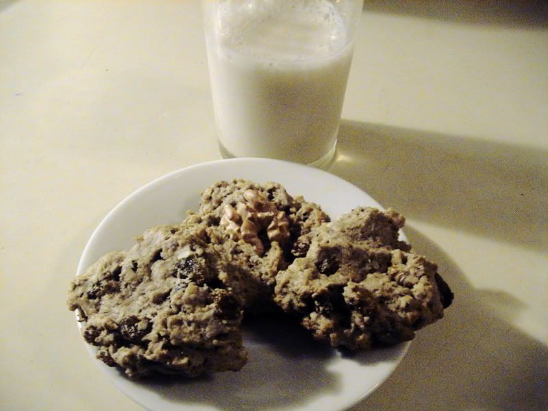 almond milk and vegan cookies